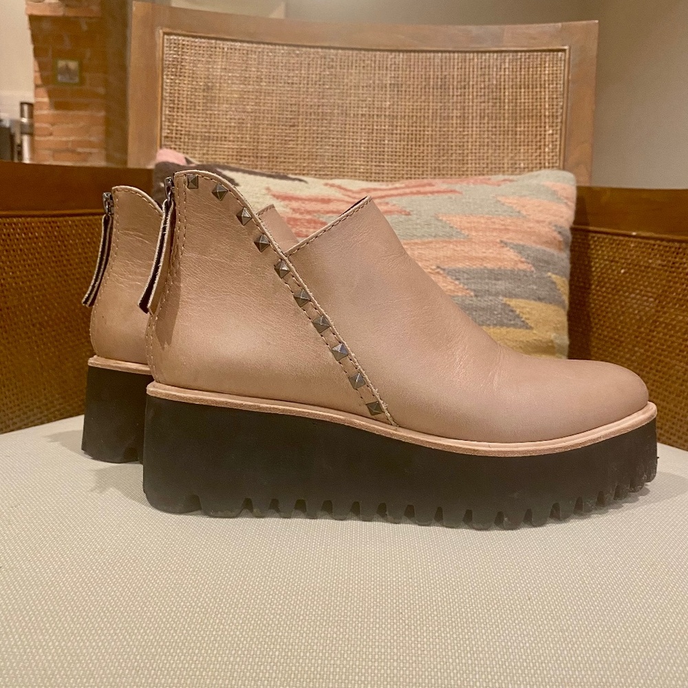Platform shoe with stud detail